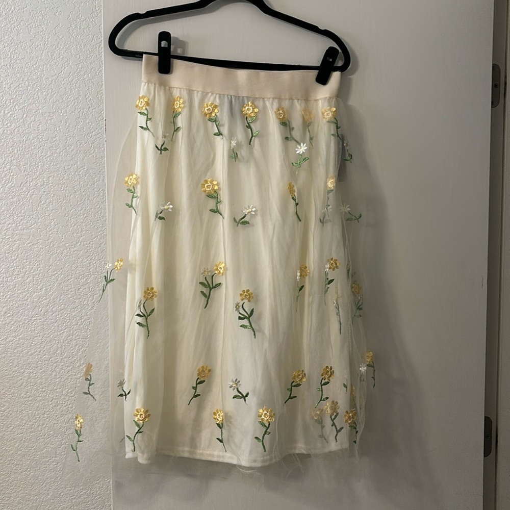 NWT Metrowear A-line Tulle Floral Skirt
